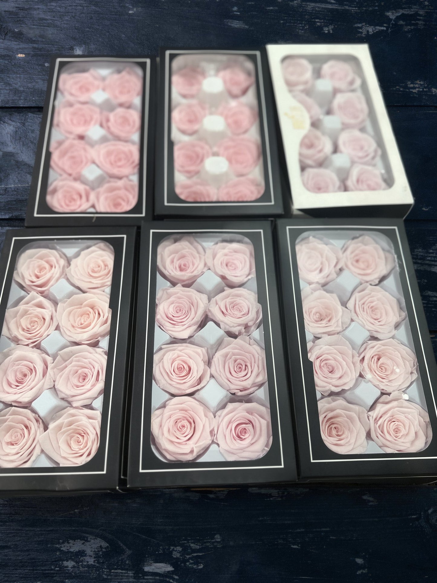 Grade A Preserved Roses 4cm (8 Roses/box)